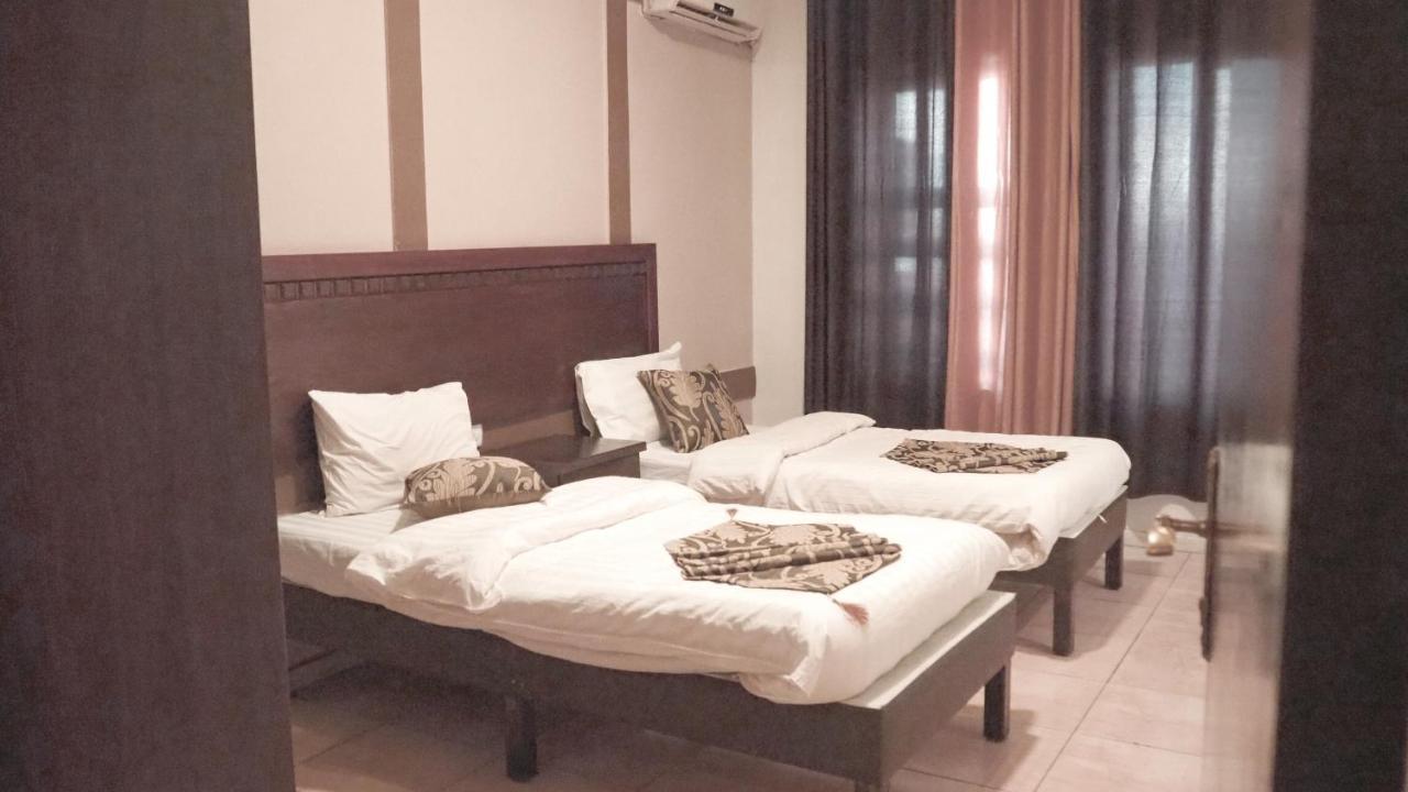 Al Fawanes Hotel Apartments Аман Екстериор снимка