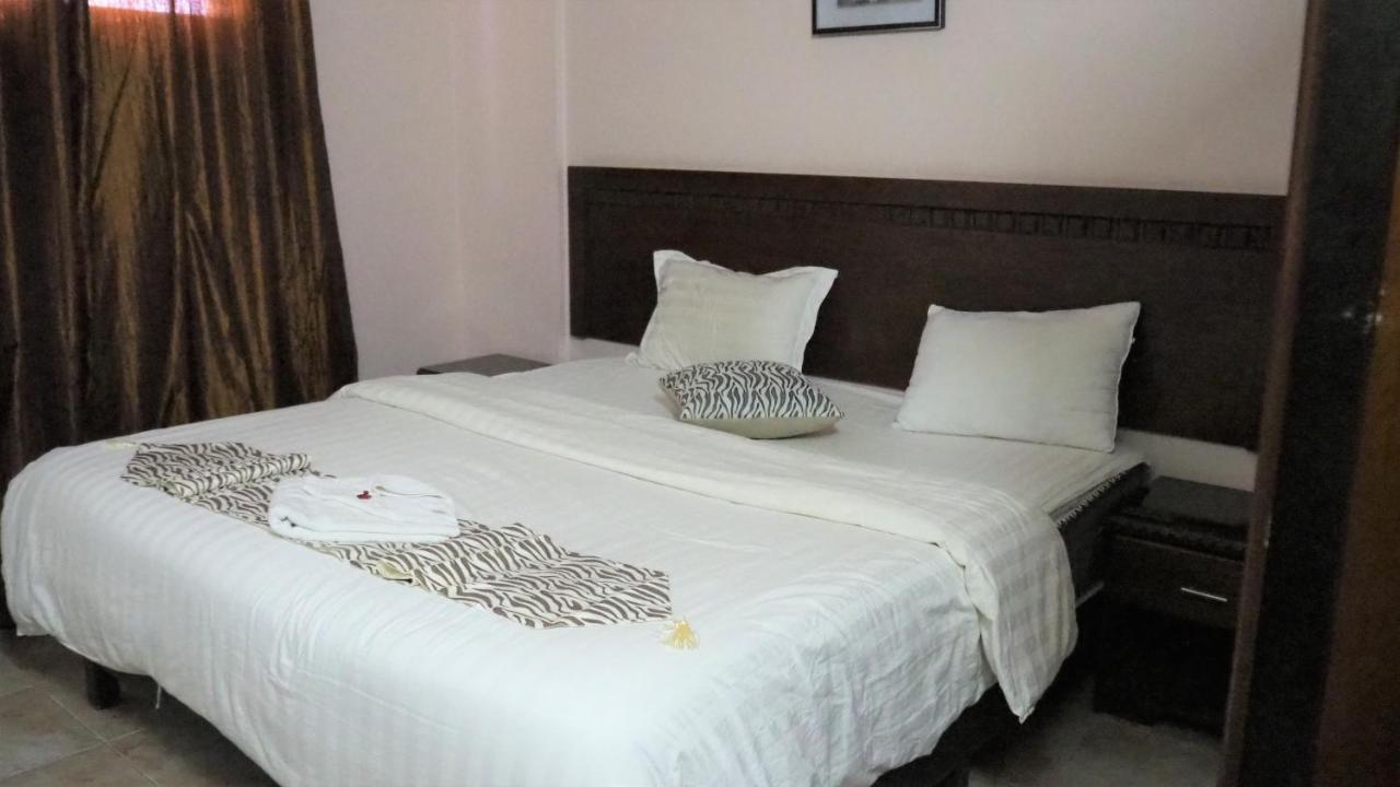 Al Fawanes Hotel Apartments Аман Екстериор снимка