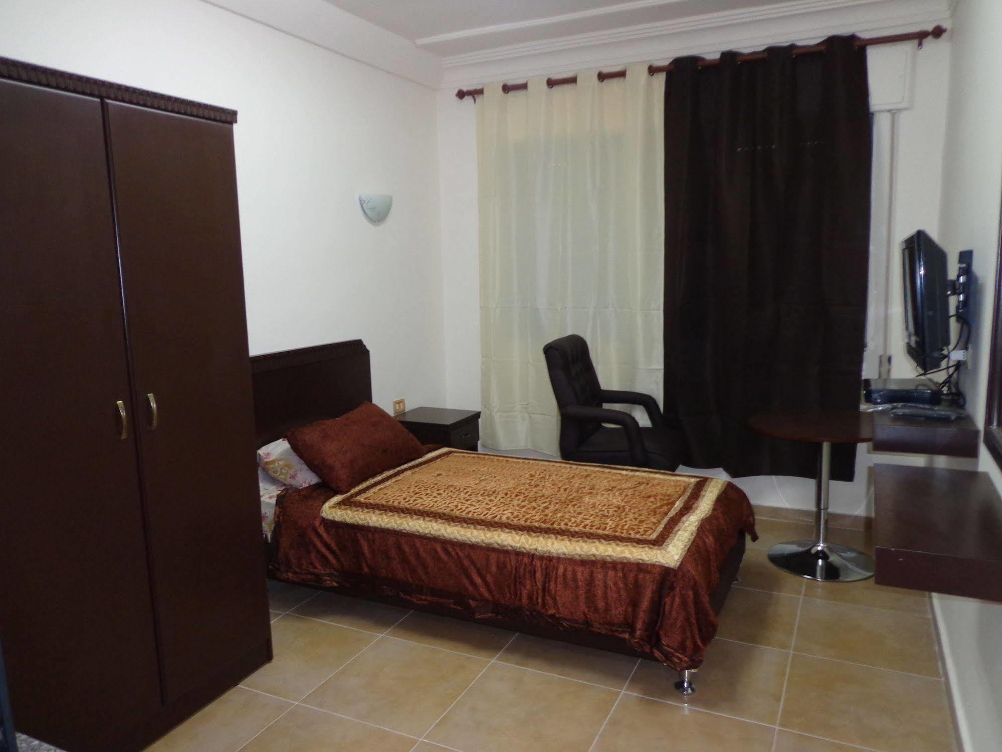 Al Fawanes Hotel Apartments Аман Екстериор снимка